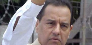 Captain Safdar arrested for chanting slogan “vote ko izzat do” at Quaid’s tomb in Karachi captain-safdar