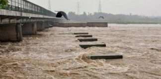 Sutlej’s high-level flood puts several villages at risk.