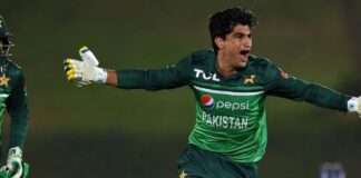 5 Powerful Bat Performances by Naseem Shah