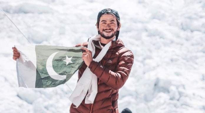 Shehroze Kashif climbs the ‘true summit’ of Manaslu as the youngest Pakistani ever.