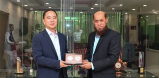 Zong 4G CEO Mr. Huo Junli meets with the PTA Chairman to discuss Pakistan’s future in the digital age.