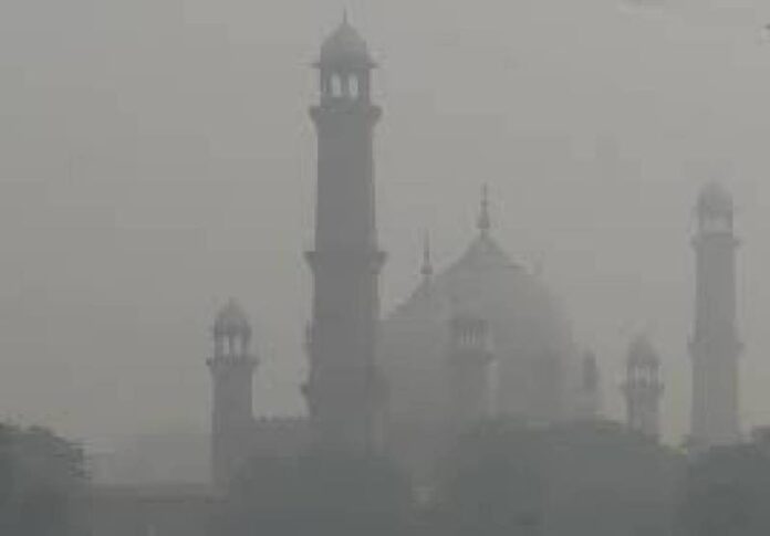 lahore-remains-on-top-of-poor-air-quality-index-1698644375-4778