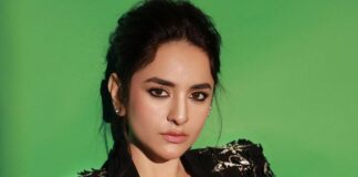 Yumna Zaidi looks stylish in a black pantsuit with shoulder ear jeweleries
