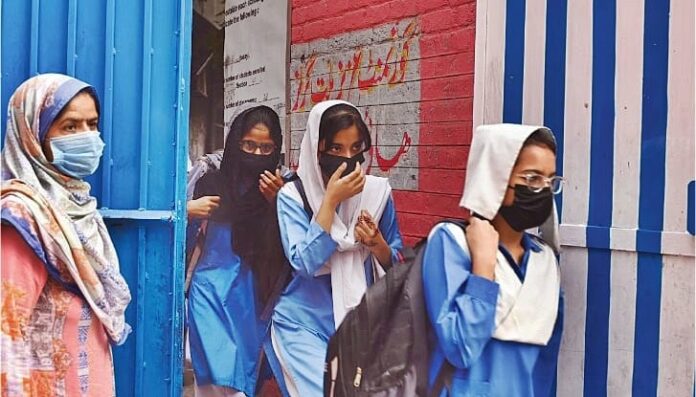 back-to-school-faisalabad-gujranwala-educational-institutions-reopen-as-smog-eases-news-258987