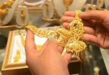 Gold price in Pakistan drops slightly