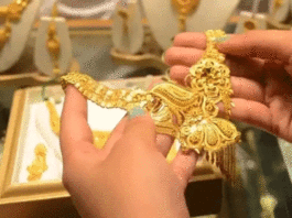 Gold price in Pakistan drops slightly